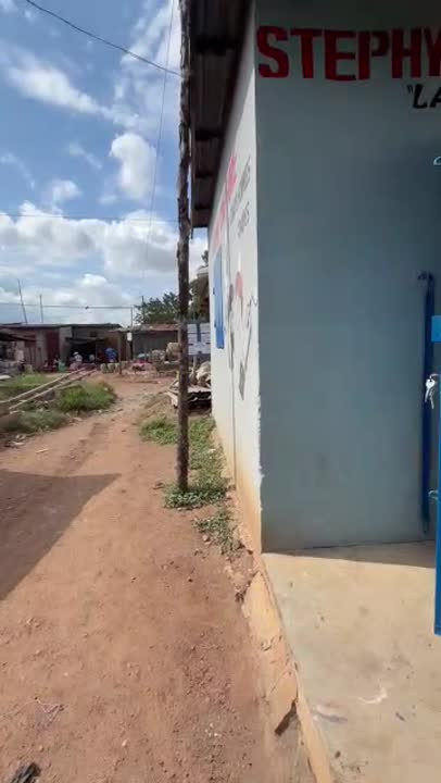 Magasin à louer à Broukro — marché