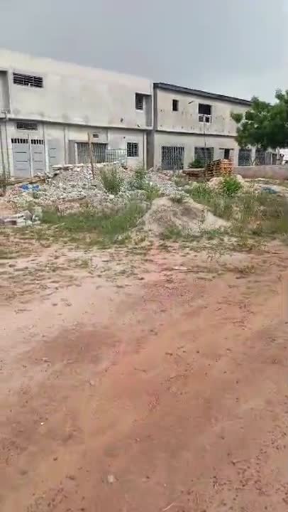 Terrain de 700 m² à vendre à Kokrenou Ouest (ACD)
