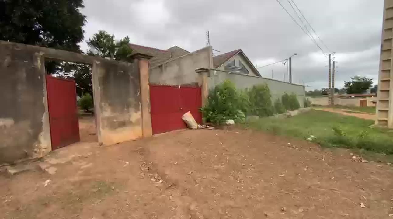 Cour avec terrain à vendre à Air France — 650 m² (ACD)