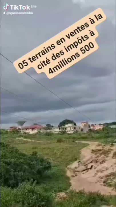 5 terrains à vendre à Bouaké Cité des Impôts