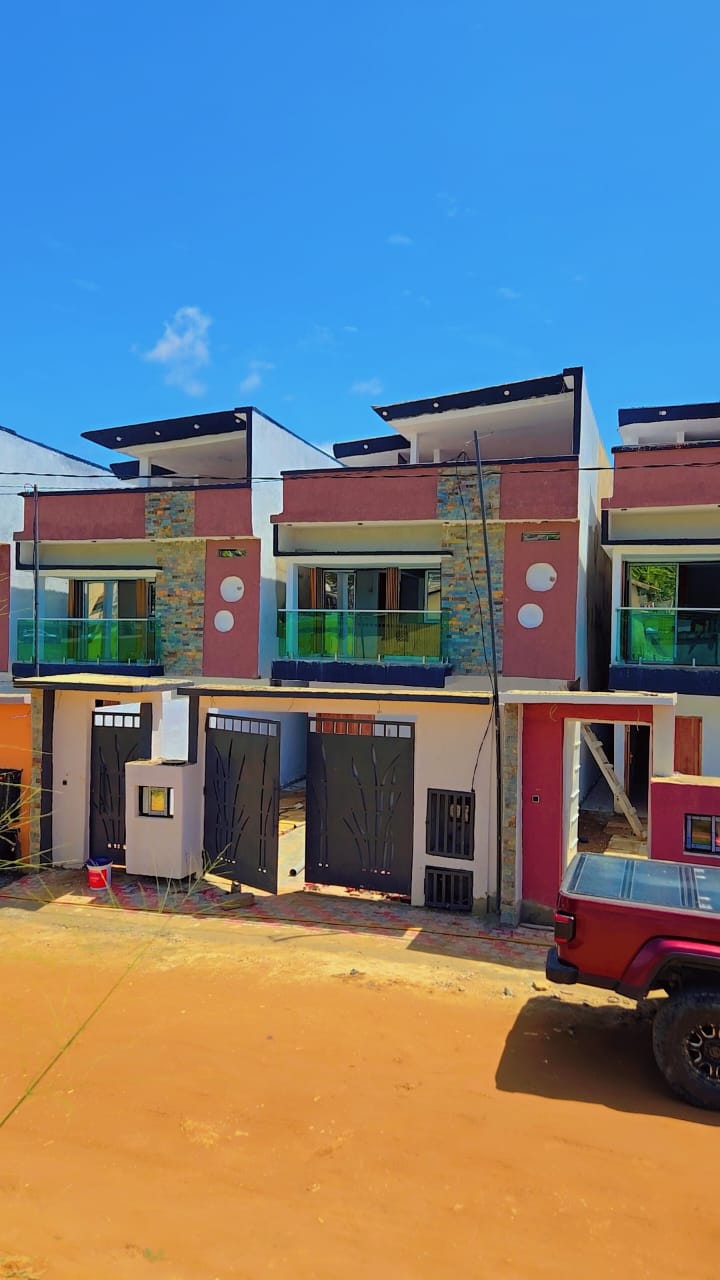 3 villas duplex à vendre à Angré Faya (ACD)