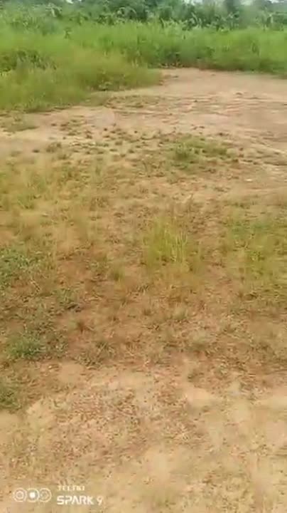Terrain de 2400 m² à vendre, viabilisé, en face d'une école