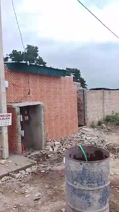 Cité de 3 logements 2 pièces à louer à Broukro