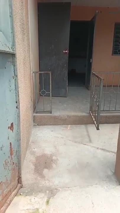 3 chambres, salon à louer à Broukro avec garage
