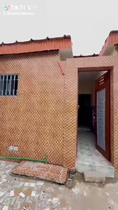 Cité de 5 logements 2 pièces à louer