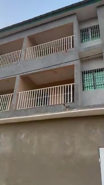Chambre salon avec 2 douches à louer à Minankro