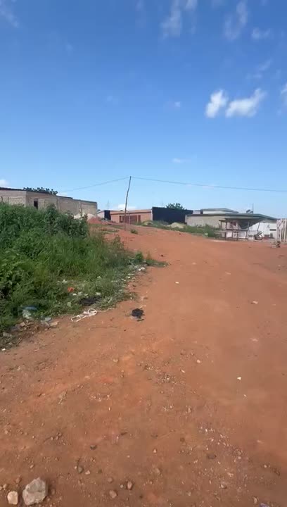 Terrain de 600 m² avec 3 chambres-salons à vendre à Cité CIDT