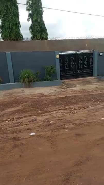 Villa 3 pièces à vendre à Kpoussoussou (ACD disponible)