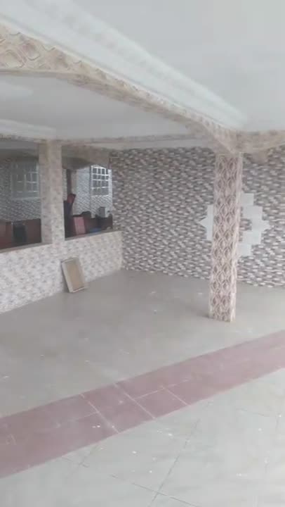 Villa 3 chambres salon à louer à Ahougnassou — près du stade