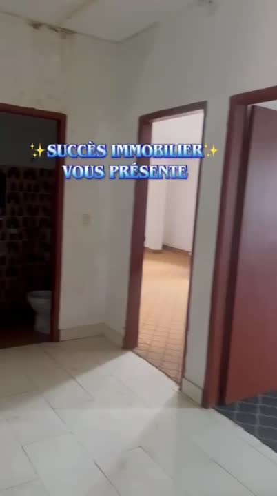 Bureau de 5 pièces à louer au Commerce