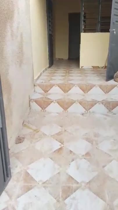 Cité de 3 logements 2 pièces à louer