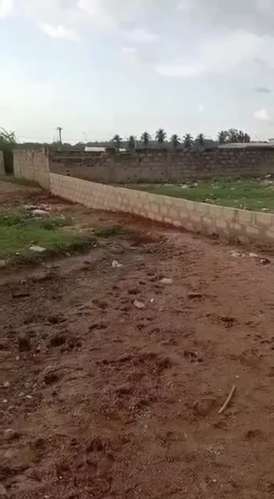 Terrain de 807 m² à vendre à Yamoussoukro Cité Yilikro (ACD disponible)