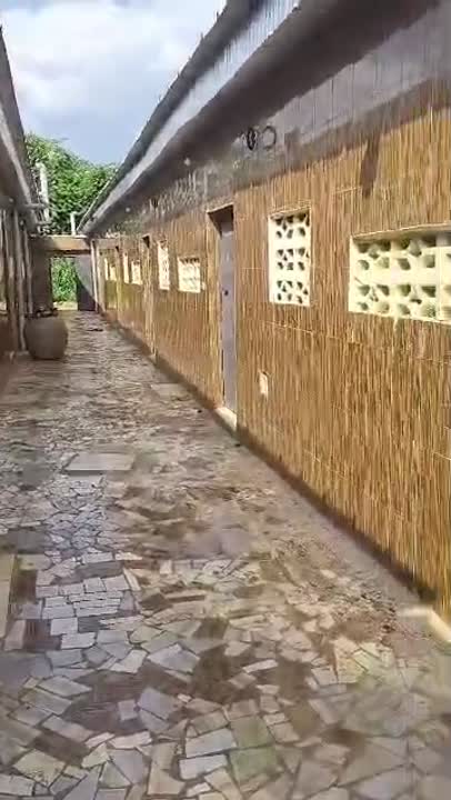 Cité de 12 logements 2 pièces à louer