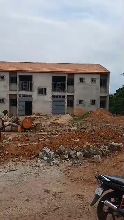 Bâtiment R+1 avec 500 m² à vendre à Yamoussoukro (ACD disponible)