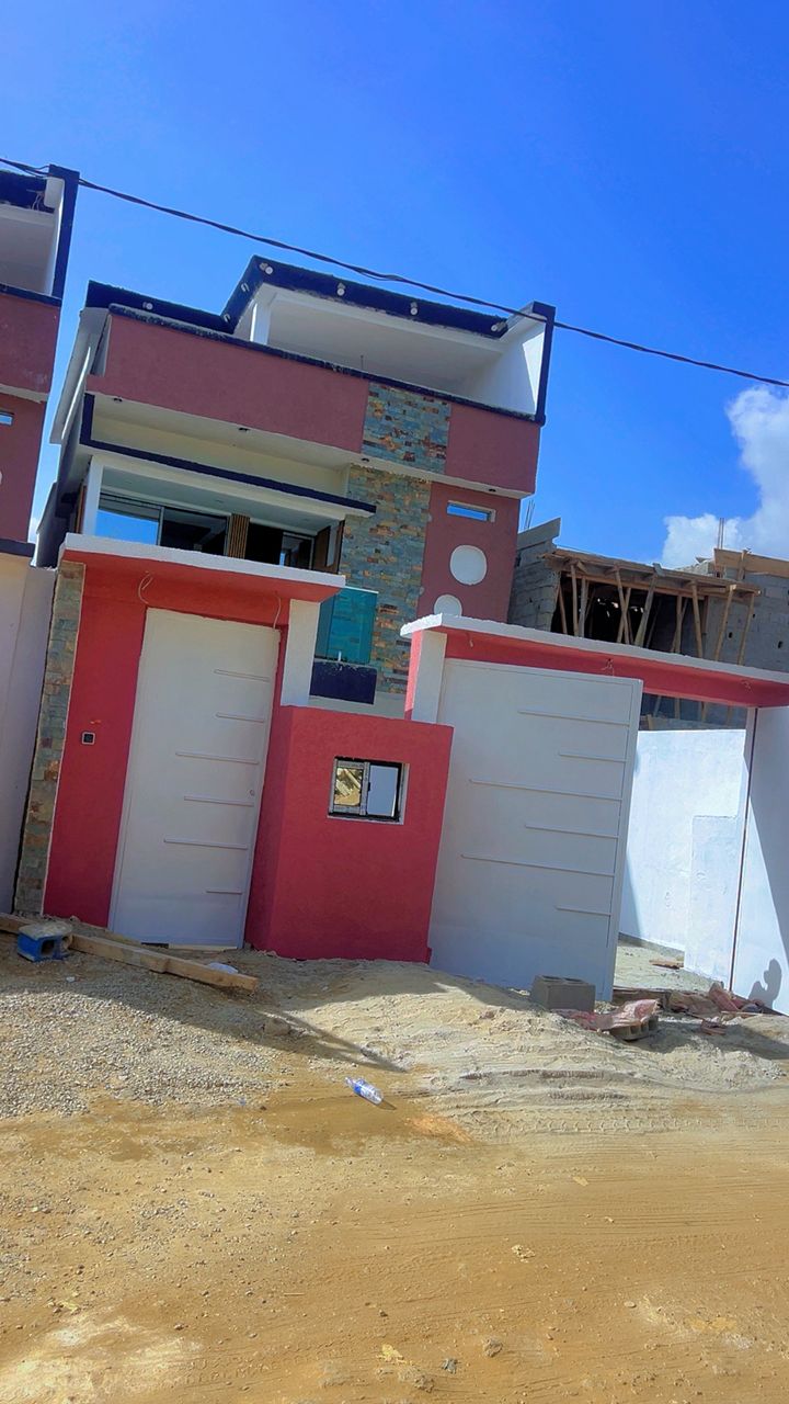 3 duplex à vendre à Abidjan Angré