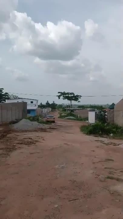 Cité de 2 logements 2 pièces et 9 studios à vendre à Morofé N'Cloihidjo