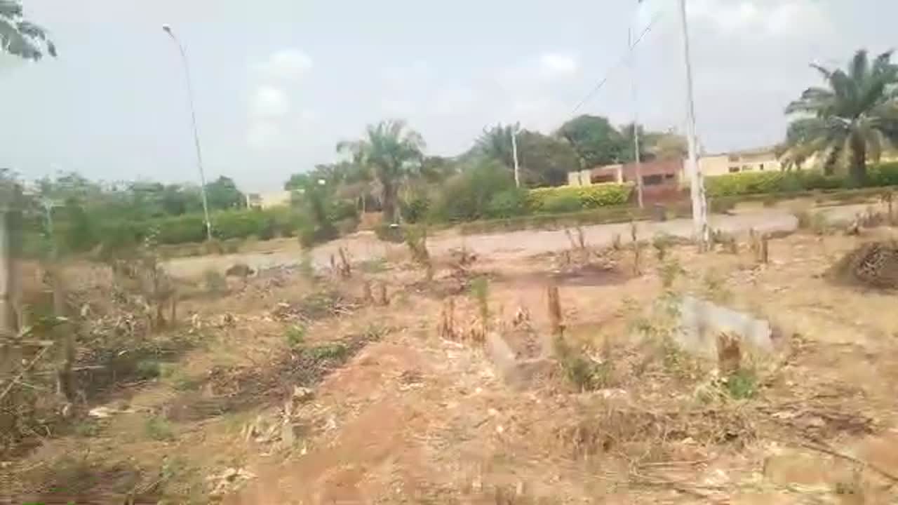 Terrain de 1800 m² à vendre à Yamoussoukro (ACD disponible)