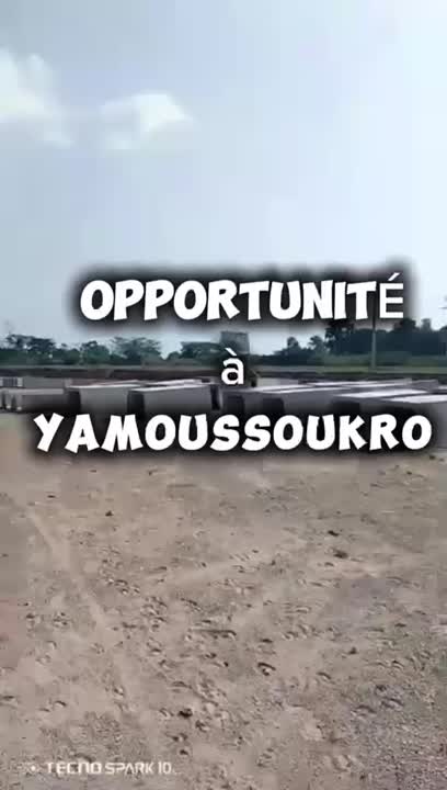Terrain de 8 938 m² à vendre à Yamoussoukro Logbakro (ACD disponible)