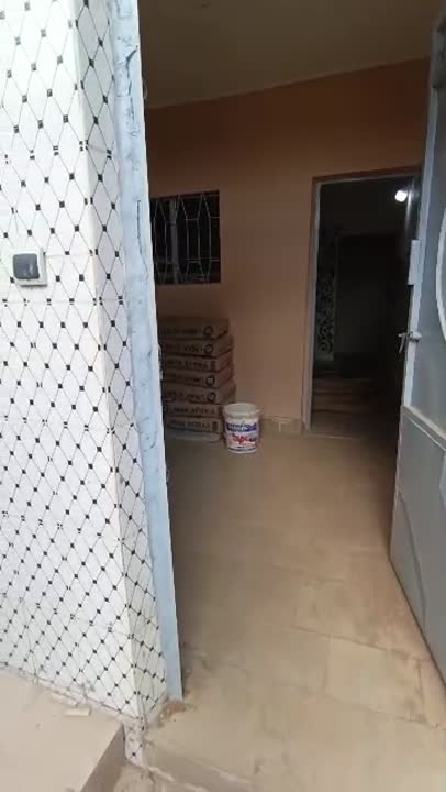 Chambre salon à louer à Assoumankro