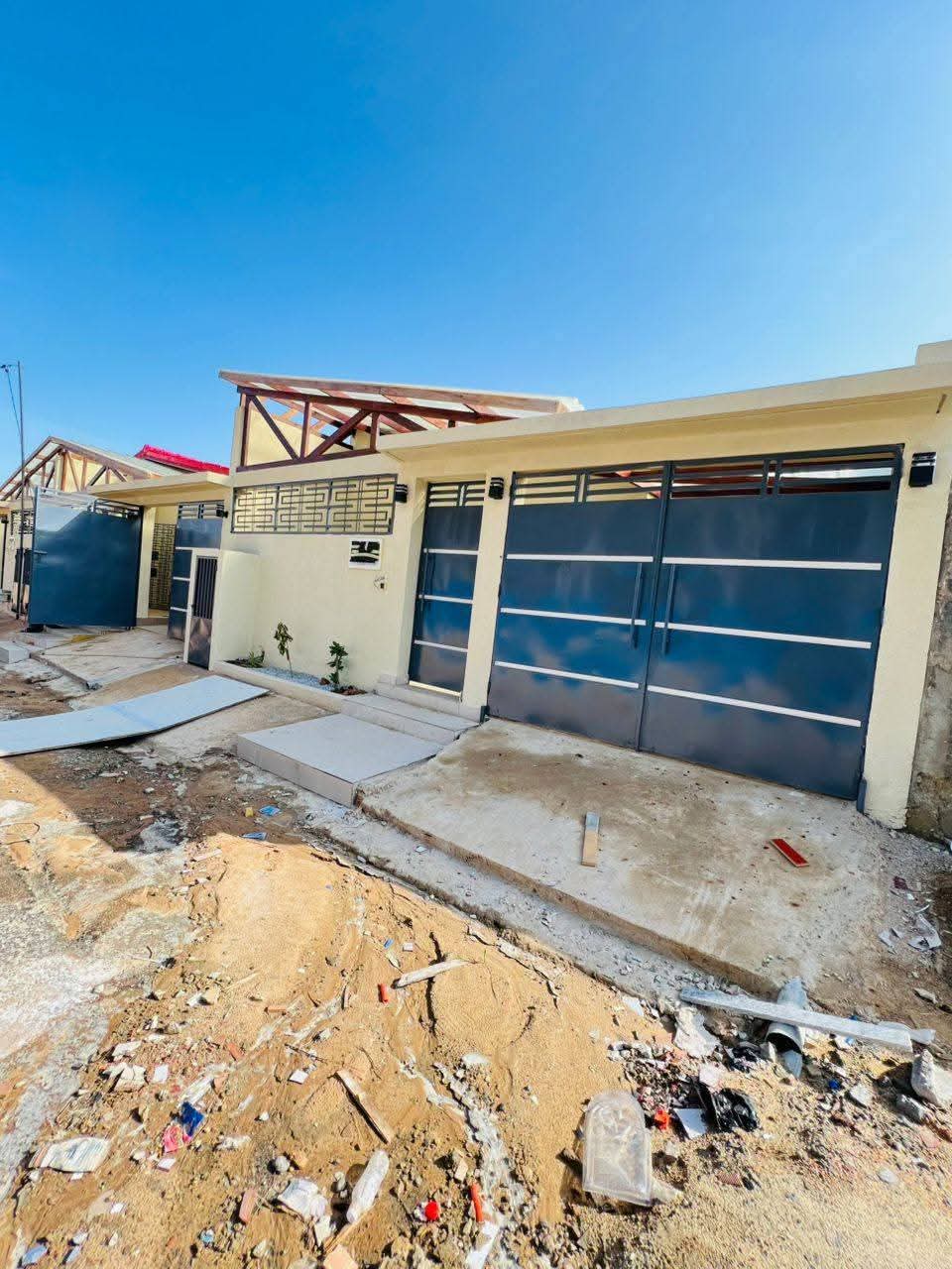 Villa basse 4 pièces à vendre à Bingerville (ACD disponible)