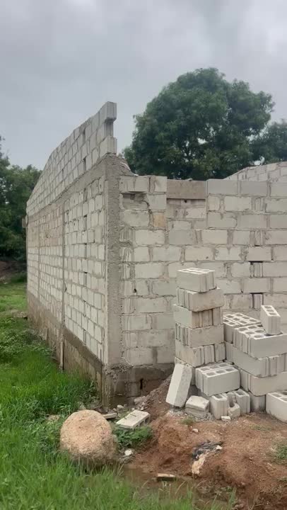 Maison inachevée 3 chambres sur terrain de 500 m² à vendre à Houphouet-ville