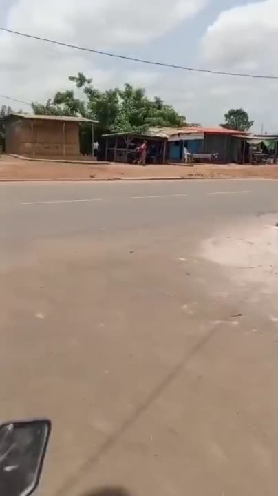 3 maisons à vendre à N'Dakro (ACD et permis de construire)