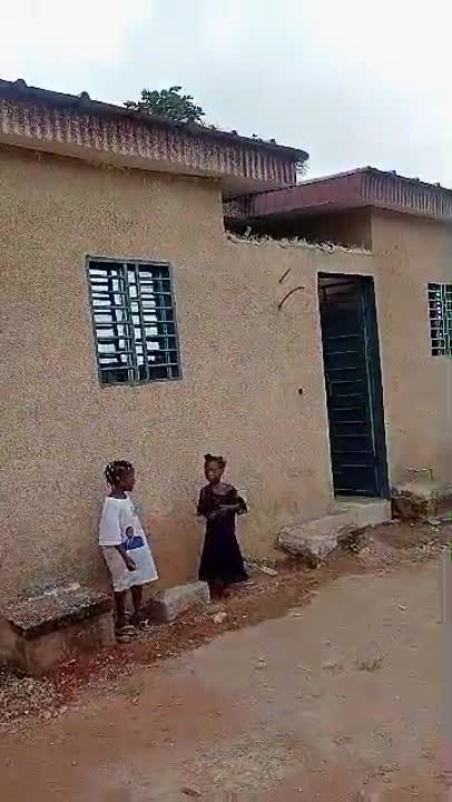 Chambre salon à louer à N'Dakro — neuve, jamais habitée