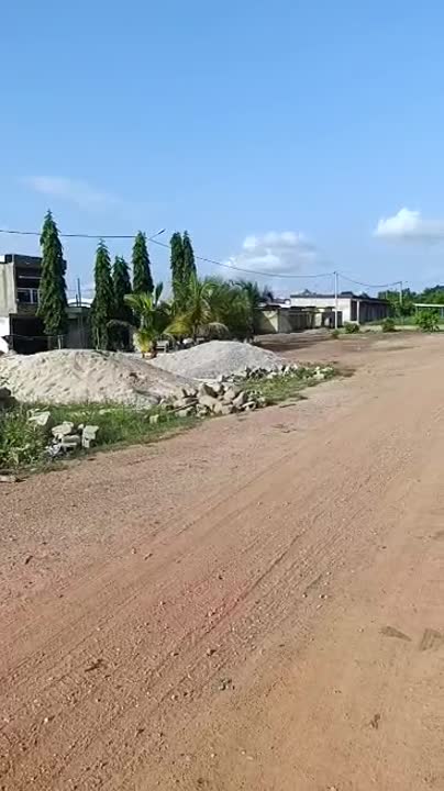 Deux terrains de 500 m² chacun à l'échangeur de Béoumi