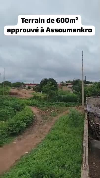 Terrain de 600 m² approuvé à Assoumankro