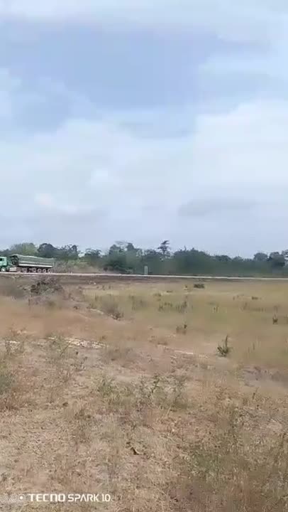 Terrain de 20 hectares à vendre à Yakro en bordure d'autoroute (titre foncier)