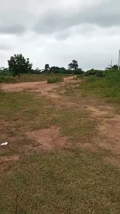 Terrain de 800 m² à vendre sur la route de Bouaflé (ACD disponible)