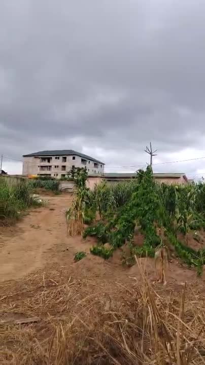 Terrain de 900 m² à vendre à Kami Village (ACD disponible)