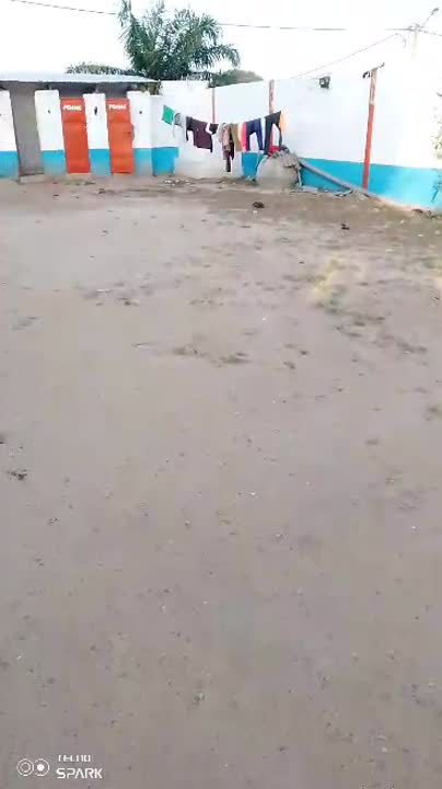 Gare de 600 m² à vendre à Bouaké (axe Bouaké-Katiola)