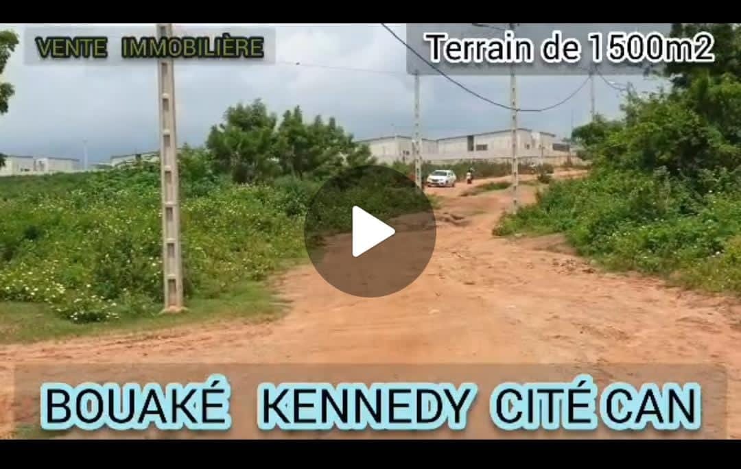 Terrain de 1500 m² à vendre à Kennedy Cité CAN — Secteur résidentiel sécurisé