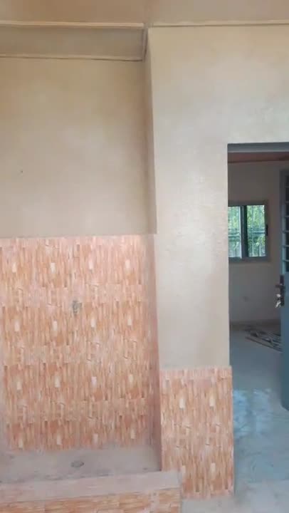 Cité de 4 logements 2 pièces à louer à Broukro