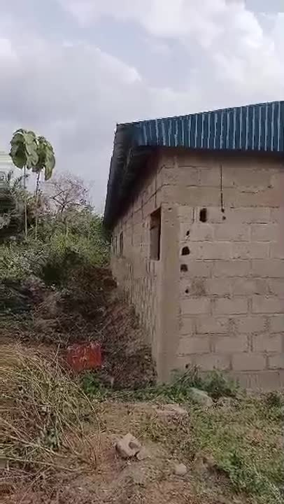 Maison inachevée à vendre à N'Dakro (8 chambres salon)