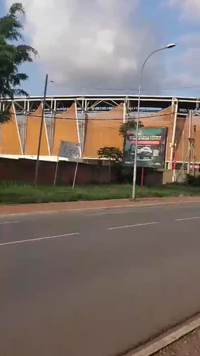 Terrain de 2 200 m² à louer en face du stade de la Paix