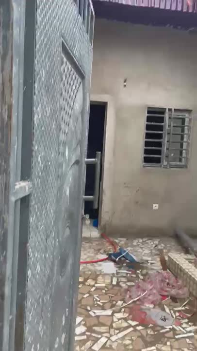 Cité de 3 logements 2 pièces à louer à Amanibo