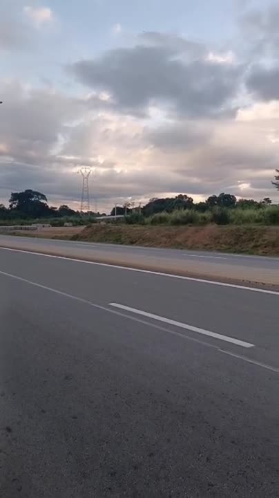 Terrain de 4 hectares à vendre en bordure de l'autoroute du Sud