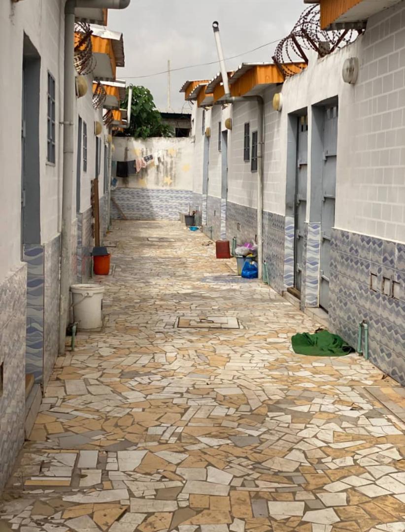 Cité de 14 logements à vendre à Tchêlêkro