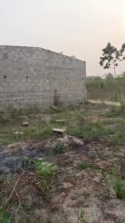 Terrain de 540 m² avec maison inachevée à Morofé N'Kloidjo