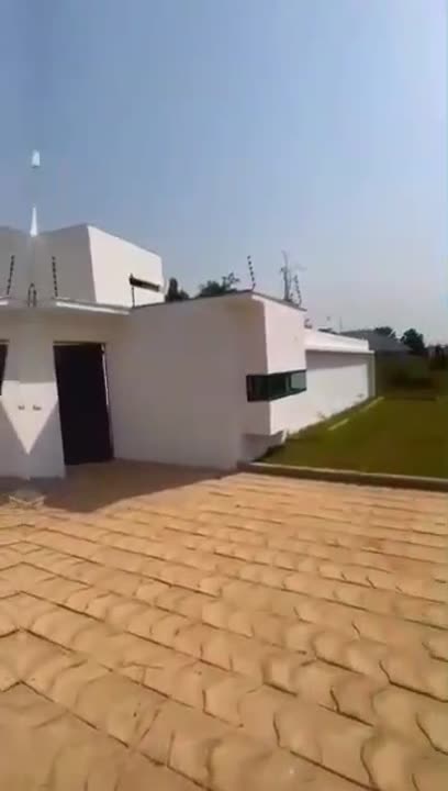 Duplex haut standing à vendre à Ebenezer (8 pièces meublées, piscine)