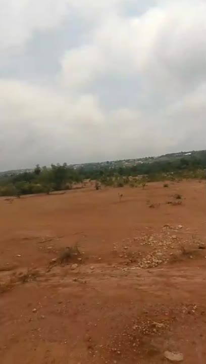 5 lots collés à vendre après N'Dakro
