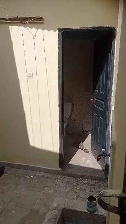 Chambres salon + magasin à louer à Bouaké (CIDT)